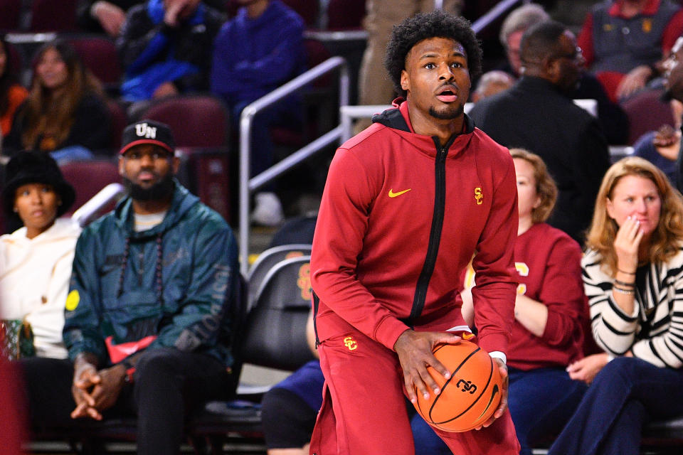 NBA洛杉磯湖人球星Lebron James與Savannah James到場觀看大兒子Bronny James的賽事。（Photo by Brian Rothmuller/Icon Sportswire via Getty Images）