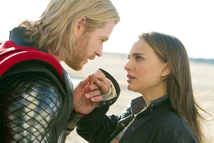 Chris Hemsworth und Natalie Portman in Thor (2011). (Foto: Everett)