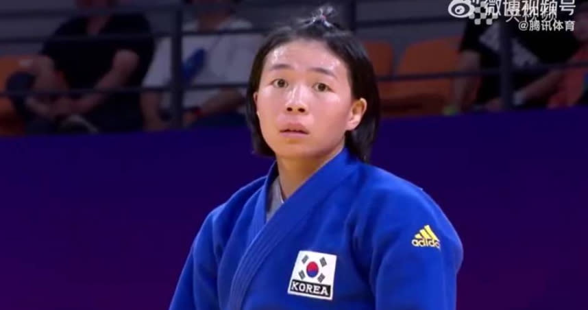 韓國柔道女選手李慧卿不慎打對手一巴掌，竟被判失格直接輸掉了比賽。（圖／翻攝自微博）