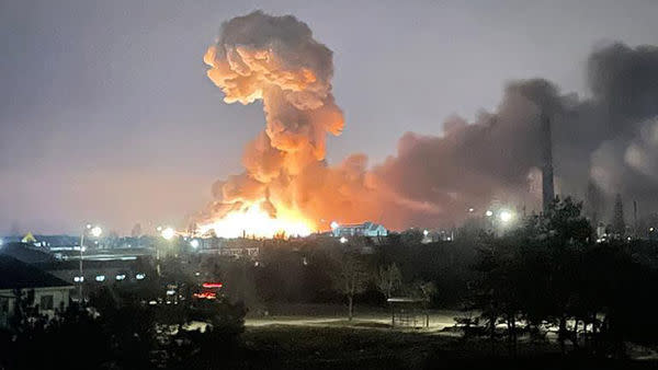 基輔上空直接被炸出一個蕈狀雲。（圖／翻攝自烏克蘭總統辦公室）