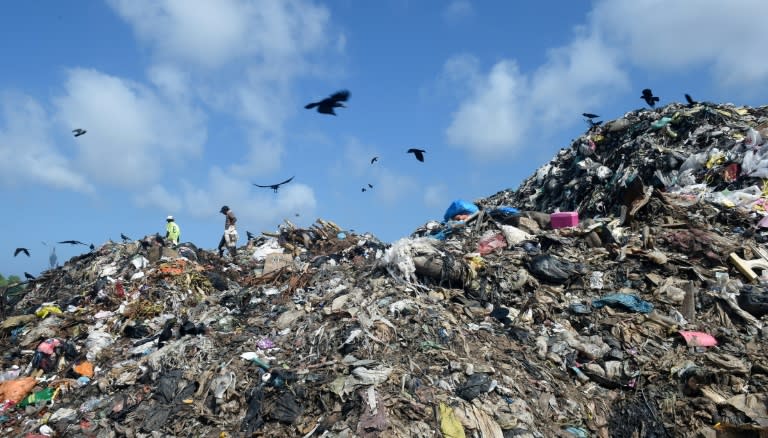 Roughly 800 tonnes of waste is added daily to the open dump in Kolonnawa, and the parliament in Sri Lanka has even been warned that the 23 million tonnes of rotting garbage poses a serious health hazard