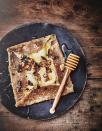 <p>Découvrir la recette des <a href="https://www.elle.fr/Elle-a-Table/Recettes-de-cuisine/Galettes-chevre-noix-miel-3614705" rel="nofollow noopener" target="_blank" data-ylk="slk:Galettes chèvre noix miel;elm:context_link;itc:0;sec:content-canvas" class="link ">Galettes chèvre noix miel</a></p><br>