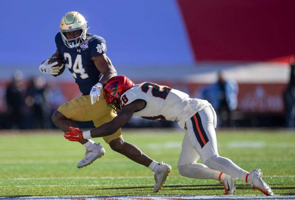 Jadarian Price avoids a tackle by Oregon State.