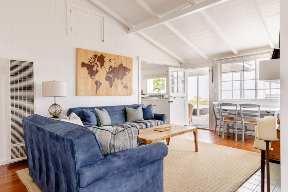 Ashton Kutcher and Mila Kunis put their beach house on Airbnb (Courtesy Katya Grozovskaya)