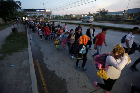 A large group of Hondurans fleeing poverty and violence, move in a caravan toward the United States, in San Pedro Sula, Honduras October 13, 2018. REUTERS/Jorge Cabrera