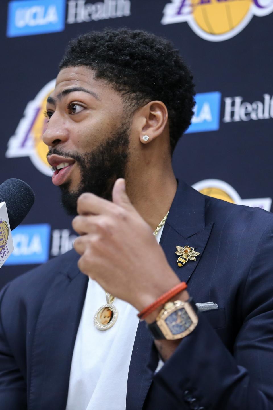 <h1 class="title">NBA: JUL 13 Anthony Davis Press Conference</h1><cite class="credit">Icon Sportswire</cite>