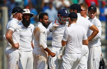 Cricket - India v England - Fourth Test cricket match - Wankhede Stadium, Mumbai, India - 10/12/16. England's players celebrate the wicket of India's Murali Vijay. REUTERS/Danish Siddiqui