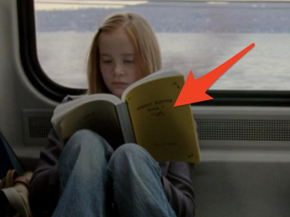 miranda's daughter reading unpublished seventh harry potter book on a train devil wears prada