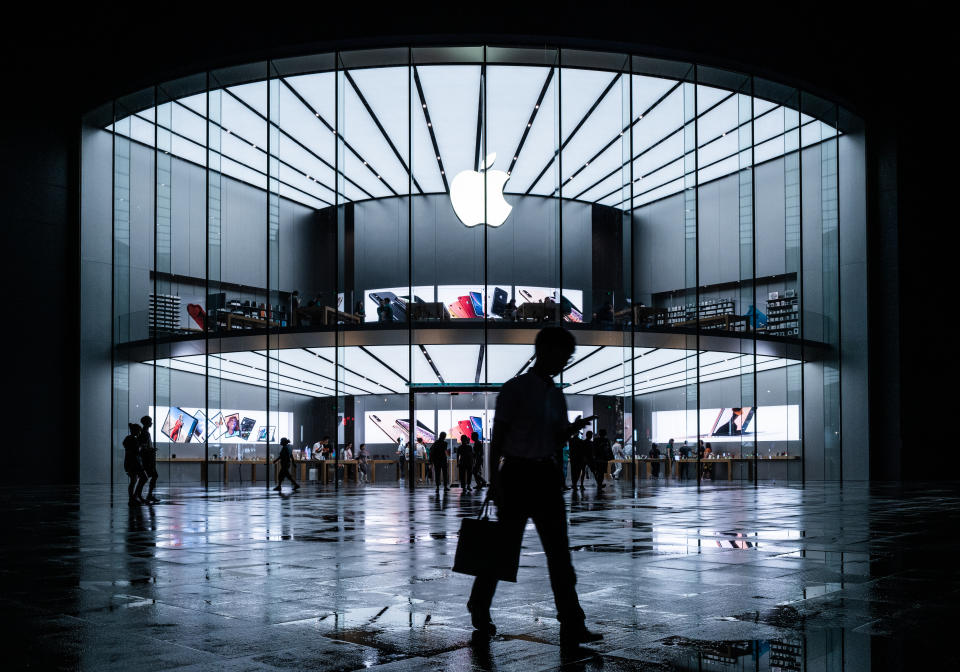 Apple trabaja sin descanso en el monitoreo continuo y no invasivo de glucosa en sangre. En la imagen, una Apple store en China. Foto: Getty