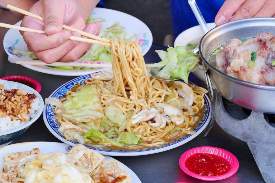 台中｜潭子花枝炒麵/臭豆腐/大骨湯