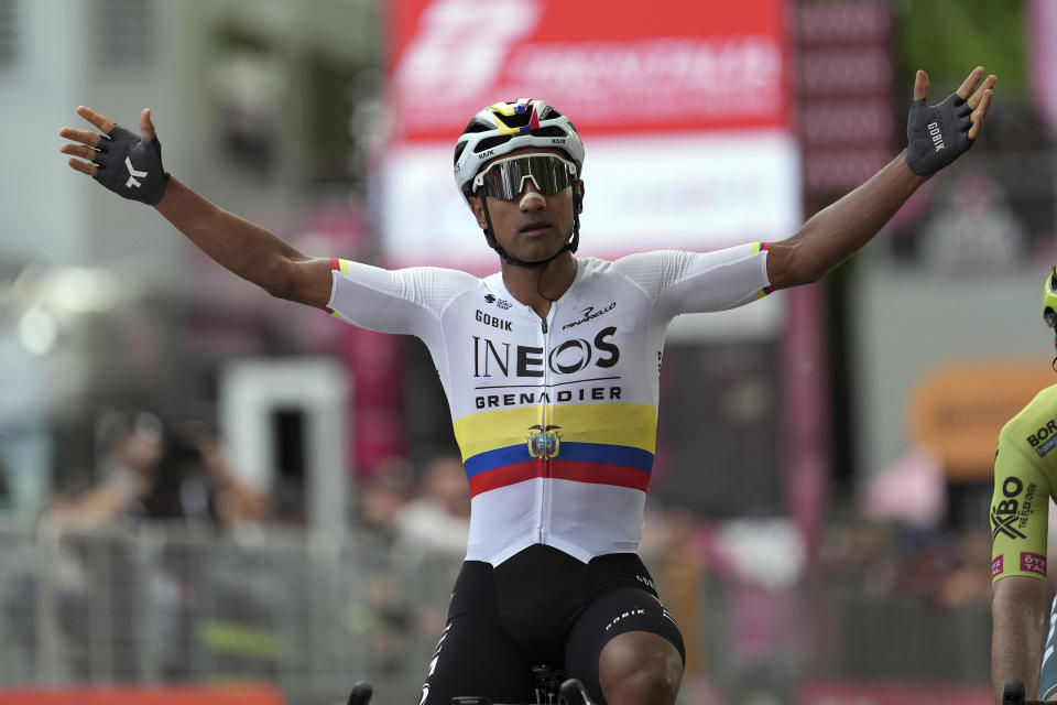 Jhonatan Narváez celebrates as he cycles to the finish line to win the stage 1 of the Giro d'Italia from Venaria Reale to Turin, Italy, Saturday May 4, 2024. (Massimo Paolone/LaPresse via AP)