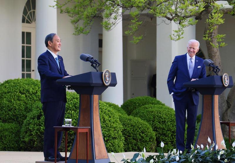 美國總統拜登與日本首相菅義偉舉行高峰會談，內容提及台海和平的重要性。（翻攝自首相官邸推特）