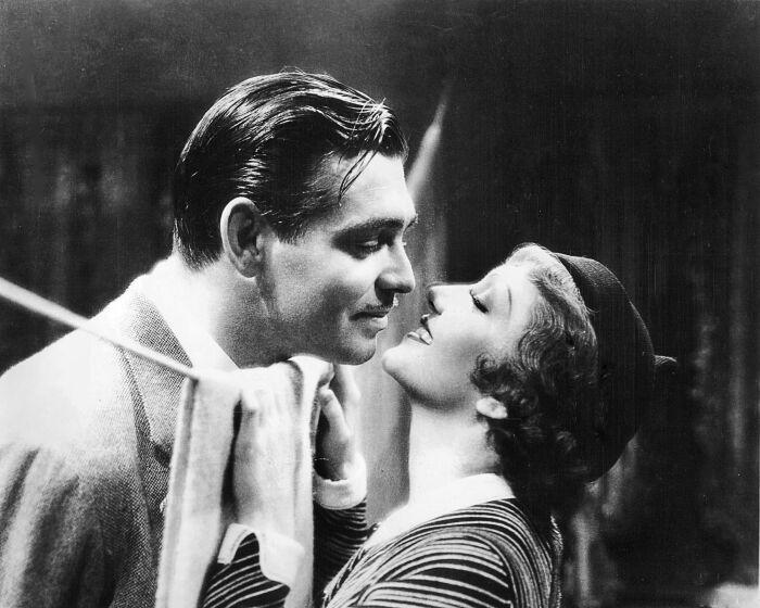 Clark Gable (1901 - 1960) and Claudette Colbert (1903 - 1996) in a publicity still for 'It Happened One Night', directed by Frank Capra, 1934. (Photo by Silver Screen Collection/Getty Images)