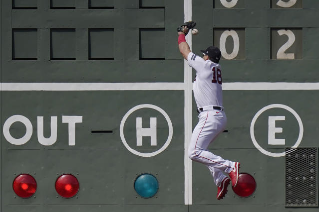 Mookie Betts homers twice, trades Dodger Stadium salutes w