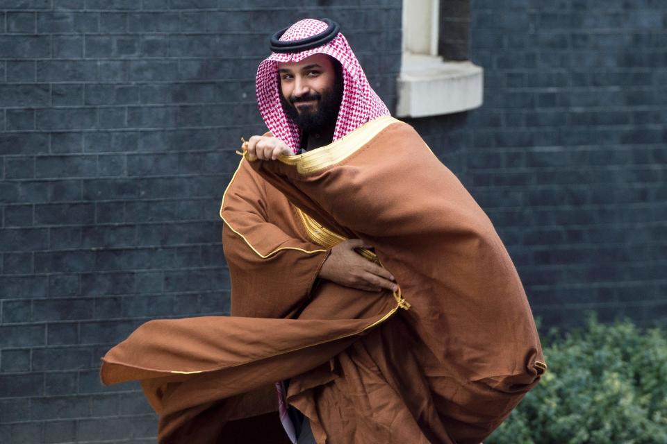 El príncipe heredero saudí Mohamed bin Salman llega al número 10 de Downing Street. EFE/ Will Oliver