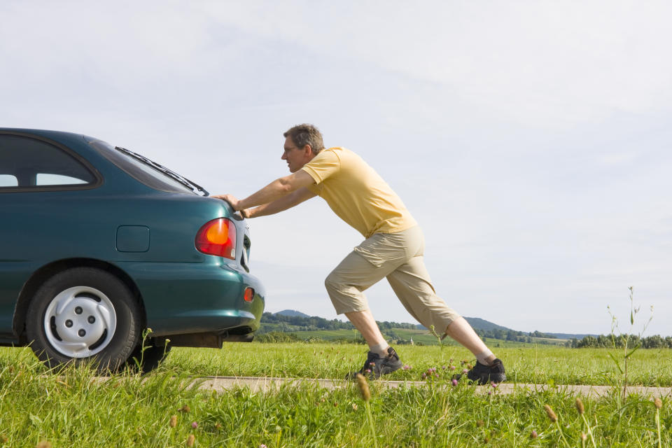 <span>El carro <strong>se marchó solo colina abajo</strong> ante la mirada resignada de su chófer, que no pudo seguir su ritmo. </span>Foto: ArtmannWitte/Getty Images