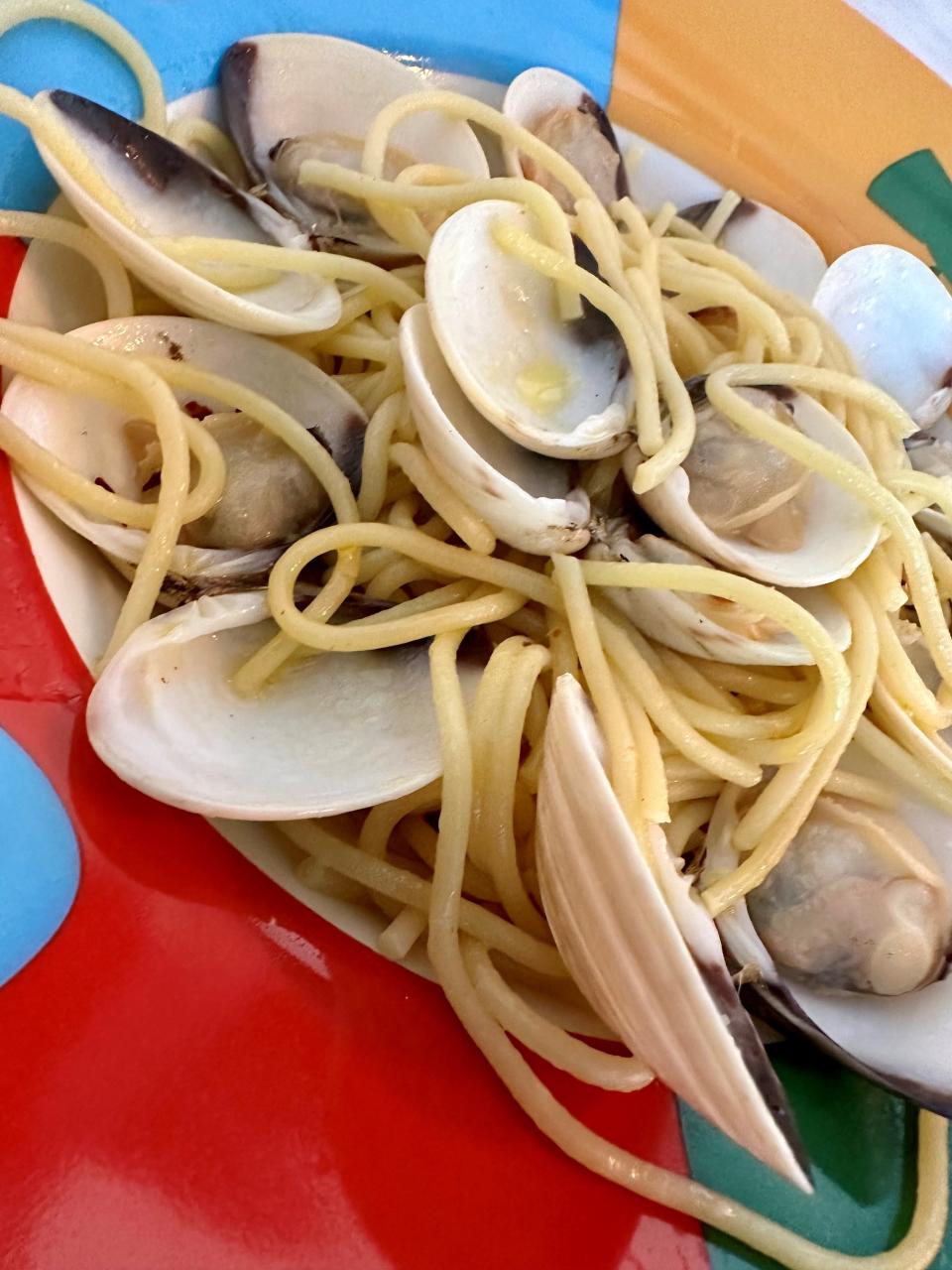 Restaurant review Lyn Dowoling, on spaghetti alla vongole at Mangia e Bevi in Cocoa Beach: "The spaghetti was outstanding: al dente, but not undercooked, with a little spice, a little fresh cheese and a lot of sweet little clams." And not too much spaghetti, either.