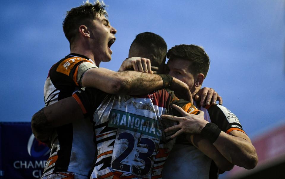 Leicester celebrate their winning try - GETTY IMAGES