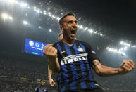 Foto del martes del uruguayo Matias Vecino celebrando tras marcar el gol de la victoria del Inter de Milán. Sep 18, 2018 REUTERS/Alberto Lingria