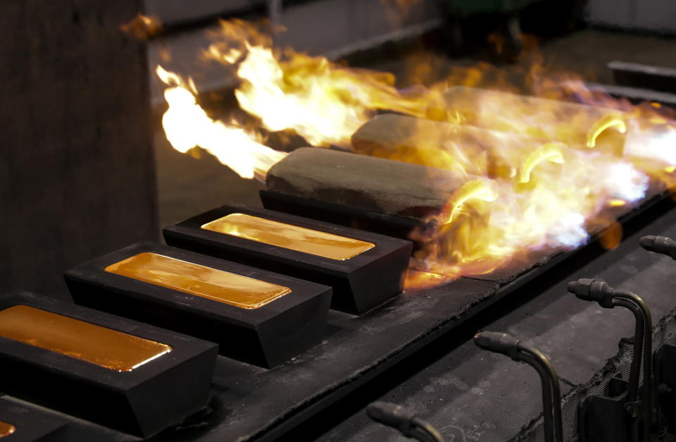 KRASNOYARSK, RUSSIA - NOVEMBER 13, 2019: Casting gold bars at the Krastvetmet plant. The Gulidov Krasnoyarsk Non-Ferrous Metals Plant is the only Russian plant producing gold, silver, platinum, palladium, rhodium, iridium, ruthenium and osmium. The production of the Krastvetmet plant is assigned the Good Delivery quality category at international markets in Shanghai, London, Dubai, New York and Tokyo. The plant also produces jewelry and technical products. Kirill Kukhmar/TASS (Photo by Kirill Kukhmar\TASS via Getty Images)
