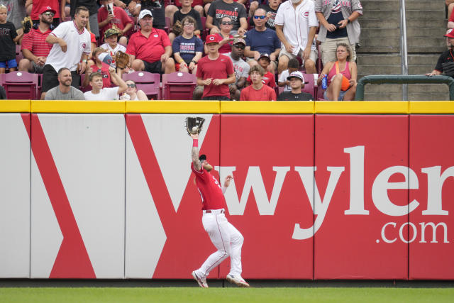 Abbott combines with Law on 2-hitter, Reds beat Giants 5-1 for 4