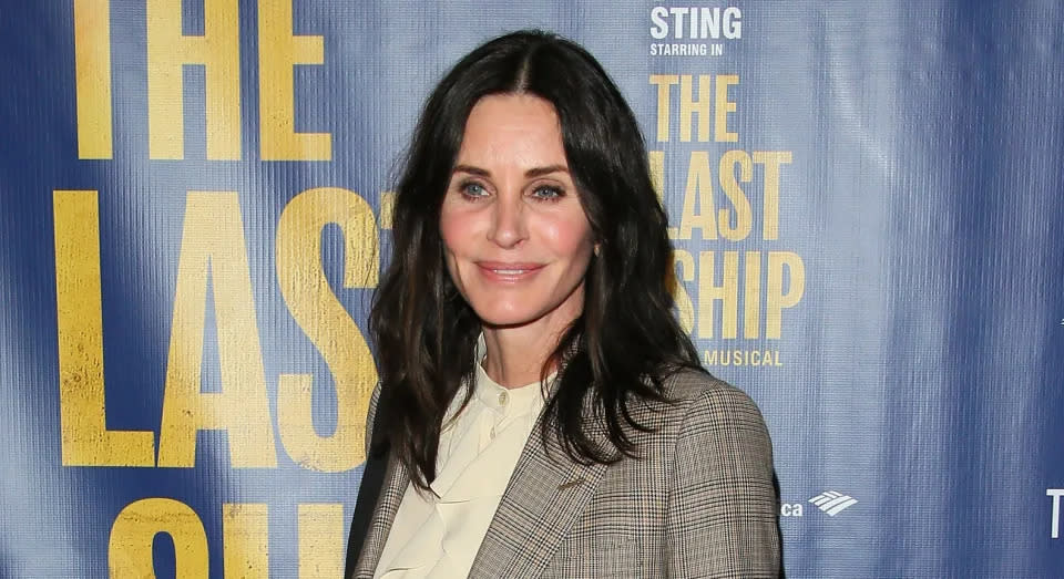 Courtney Cox hat zugegeben, dass sie jahrelang versuchte, einem jugendlichen Aussehen hinterherzulaufen‘. (Getty Images)
