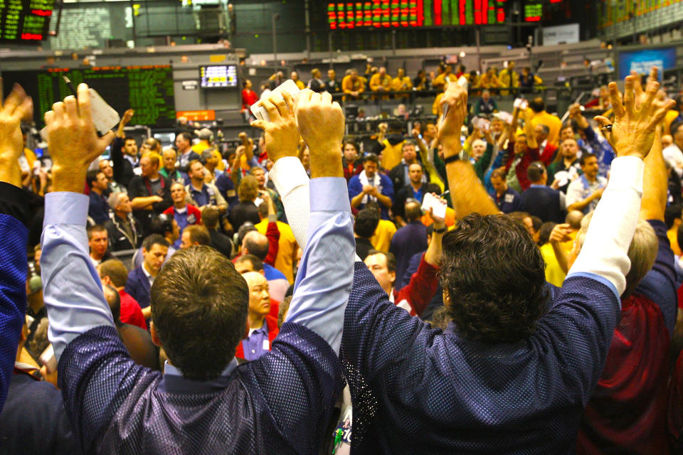 Traders signal offers in the S&P 500 stock index futures pit at the Chicago Mercantile January 22, 2008.  (Photo by Scott Olson/Getty Images)