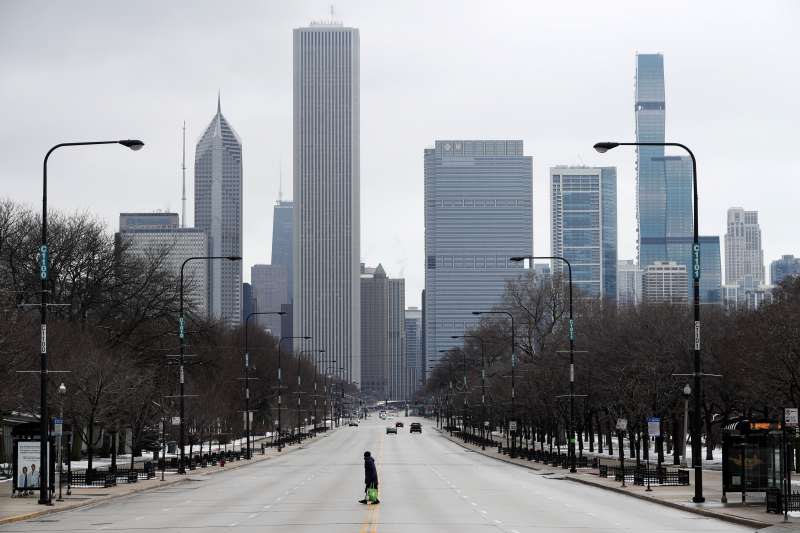 新冠肺炎：美國伊利諾州21日起啟動禁足令，大城芝加哥街道上幾乎沒有人煙（AP）