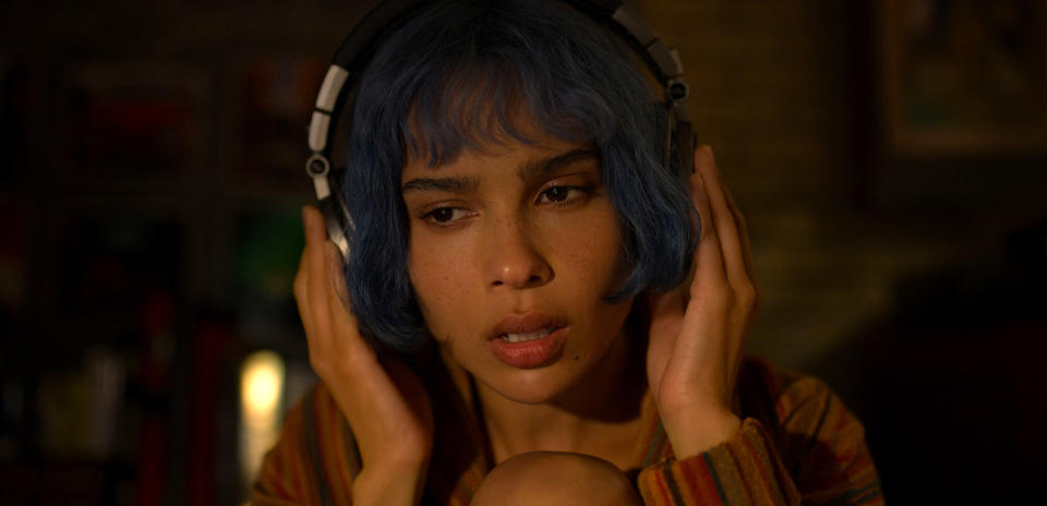 Zoe Kravitz dans le rôle d'Angela Childs dans Kimmy (Sky Cinema/Warner Bros.) 