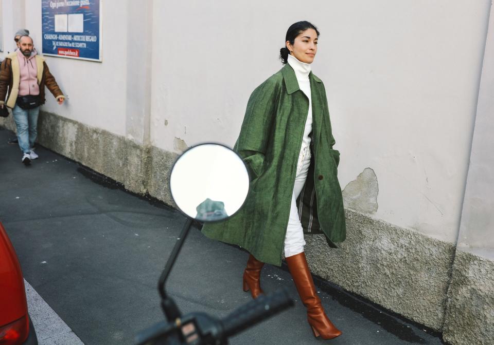 Phil Oh captures the best street style beauty looks of Milan Fashion Week Fall 2018, from twin pink bobs to kitschy plastic hair accessories.