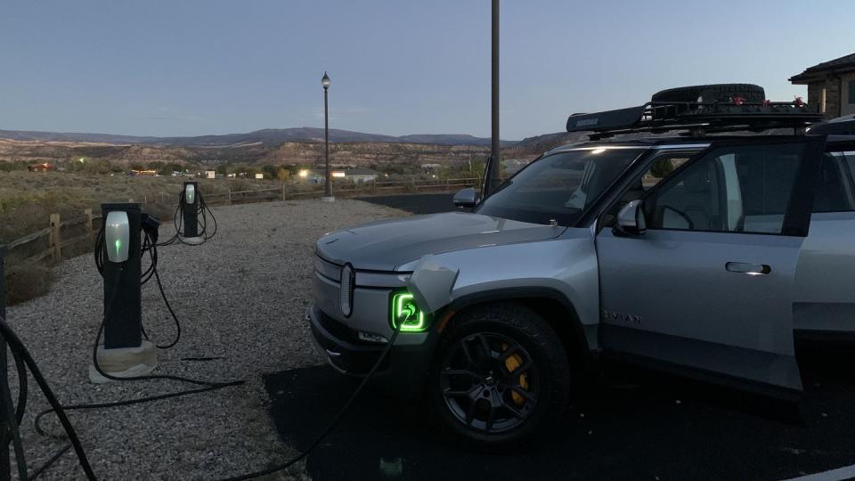 rivian r1s recharging