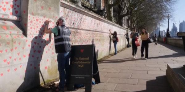 Londres rinde homenaje a víctimas de covid-19 con un mural
