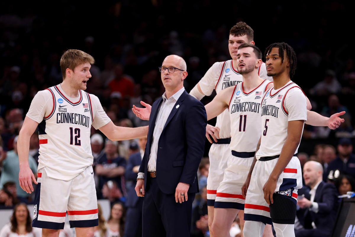 UConn Final Four Departure Delayed by Plane Malfunction, Arriving in Arizona 6 Hours Late.