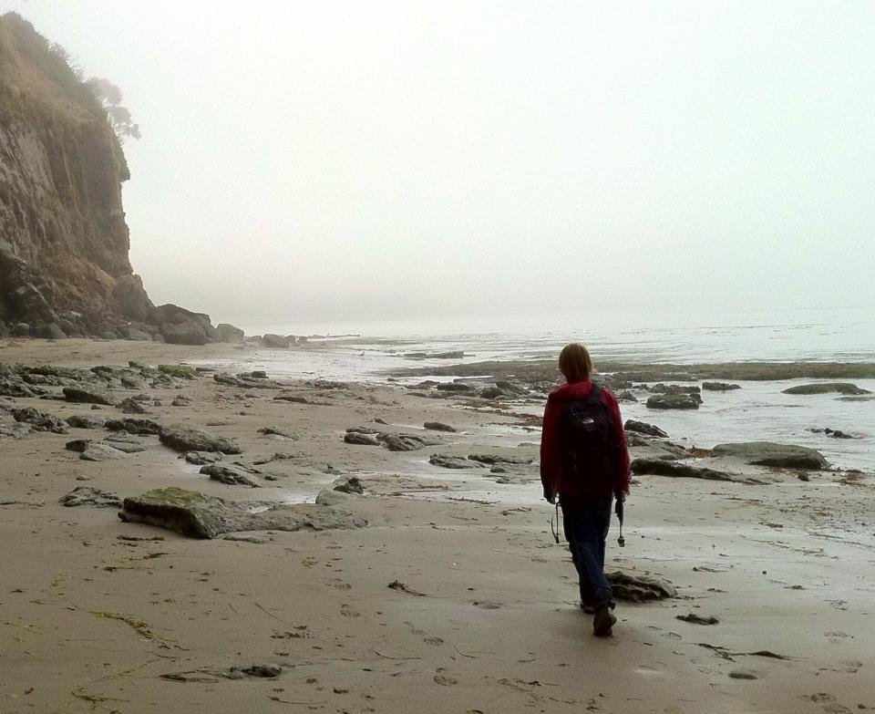 Forrest Sheperd als Teenager bei einem Strandspaziergang in der Nähe der Stelle, an der er einen alten Walrossschädel fand. - Copyright: Forrest Sheperd