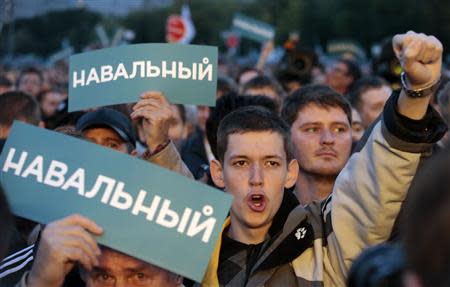 Supporters of Russian opposition leader Alexei Navalny attend a rally in Moscow, September 9, 2013. REUTERS/Tatyana Makeyeva