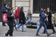 Street musicians play for passers-by in Madrid, Spain, Sunday, Nov. 15, 2020. Spain continues with new measures against the COVID-19 while suffering a second strong pandemic crisis by Coronavirus. (AP Photo/Paul White)