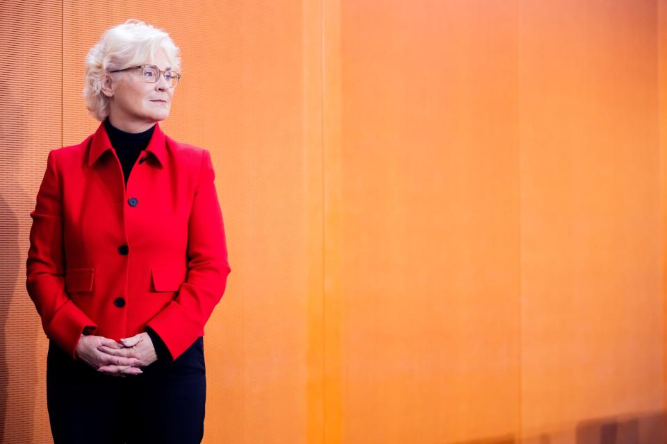 Christine Lambrecht (SPD) noch in ihrer Zeit als Bundesverteidigungsministerin bei einer Sitzung des Bundeskabinetts im Bundeskanzleramt. - Copyright: picture alliance/dpa | Christoph Soeder