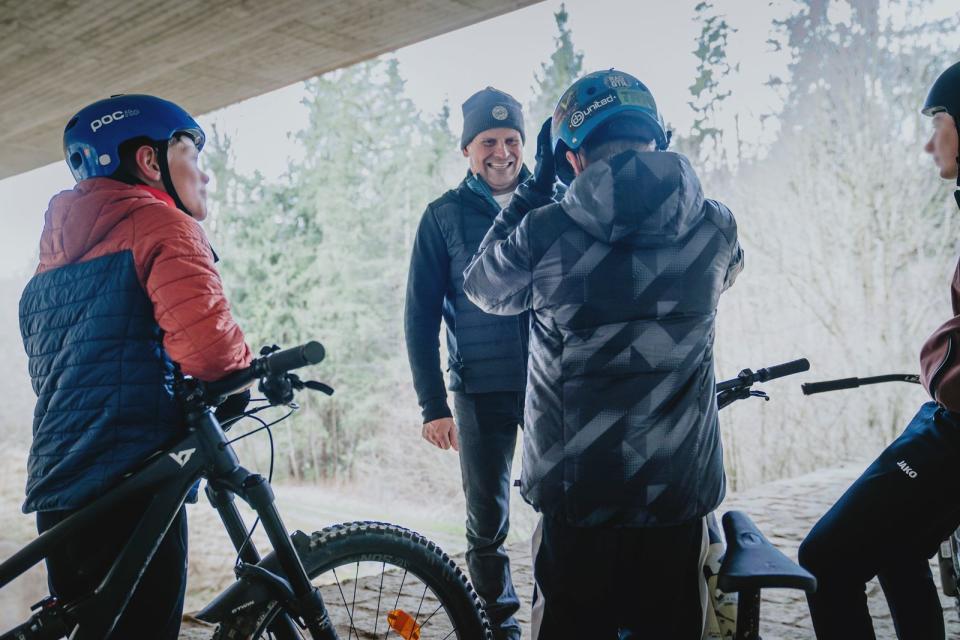 Jan Ullrich kommt auf seiner Tour mit anderen Radsportlern ins Gepäck: 