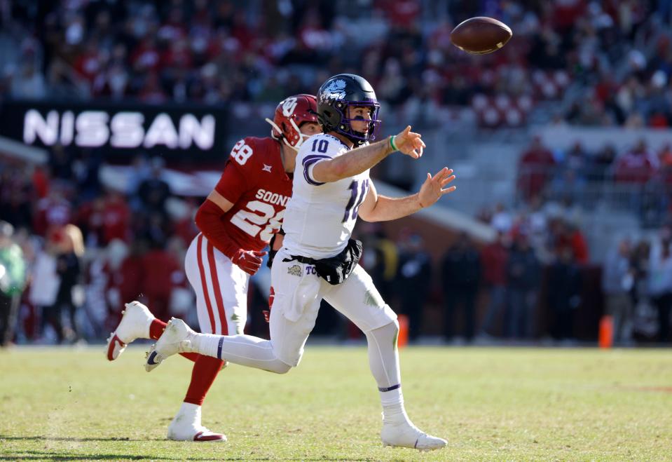 TCU Horned Frogs quarterback Josh Hoover (10) throws a pass as Oklahoma Sooners linebacker Danny Stutsman (28) pursues him during a college football game between the University of Oklahoma Sooners (OU) and the TCU Horned Frogs at Gaylord Family-Oklahoma Memorial Stadium in Norman, Okla., Friday, Nov. 24, 2023. Oklahoma won 69-45. Credit: BRYAN TERRY/THE OKLAHOMAN-USA TODAY NETWORK