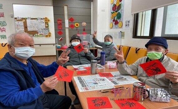 （觀傳媒中彰投新聞）【記者廖妙茜/台中報導】今年農曆春節期間，台中市長照服務不中斷，市府衛生局提醒有長照服務需求的市民，請於1月31日前提出申請，以利調度安排服務人員，預約長照服務，可洽台中市長期照顧管理中心，或撥打長照服務1966專線和利用長照即時通APP提出預約申請。