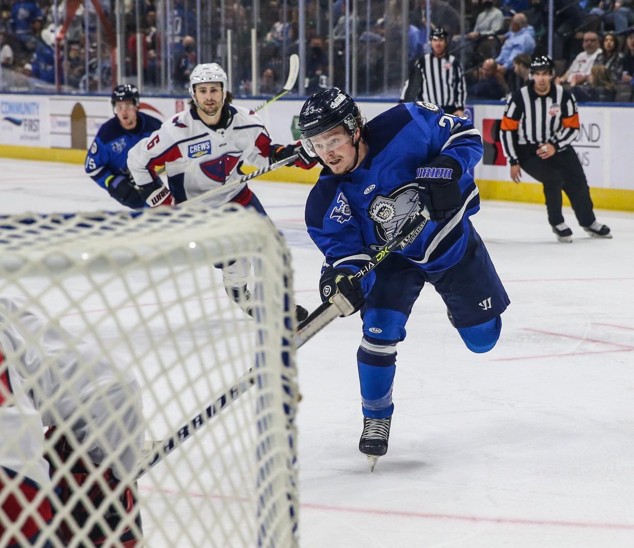 Jacksonville Icemen forward Bauer Neudecker (23) scores his first goal with the club against South Carolina on Dec. 29.