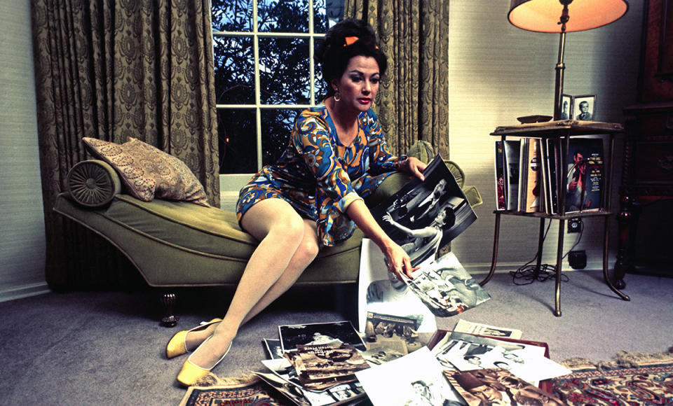 Yvonne De Carlo at home in 1970