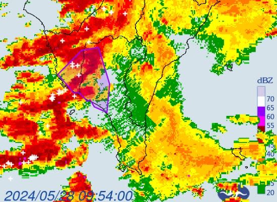 中央氣象署在10時06分針對「高雄市、屏東縣」發布大雷雨即時訊息。（圖／中央氣象署）