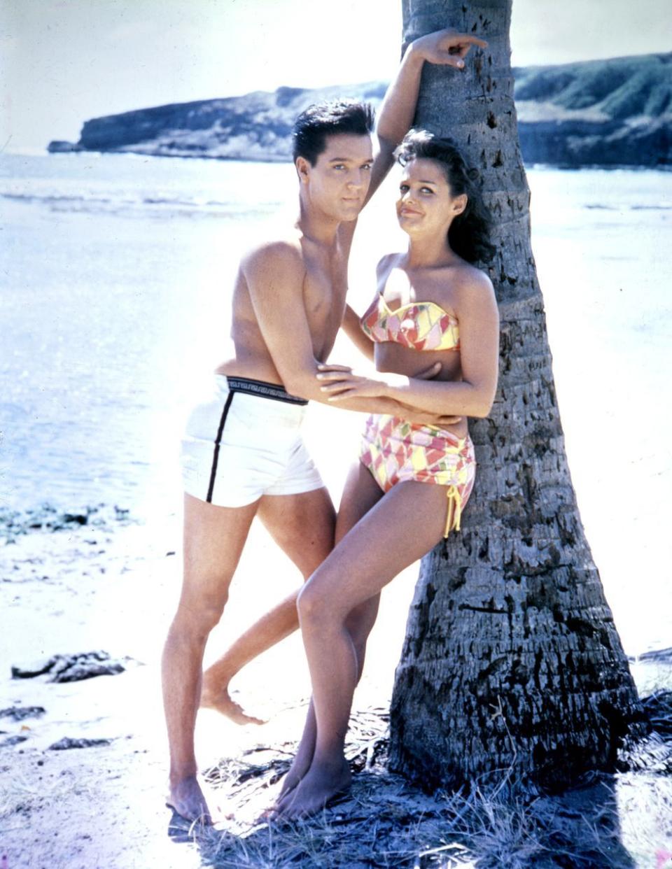 69 Vintage Photos of Celebrities at the Beach