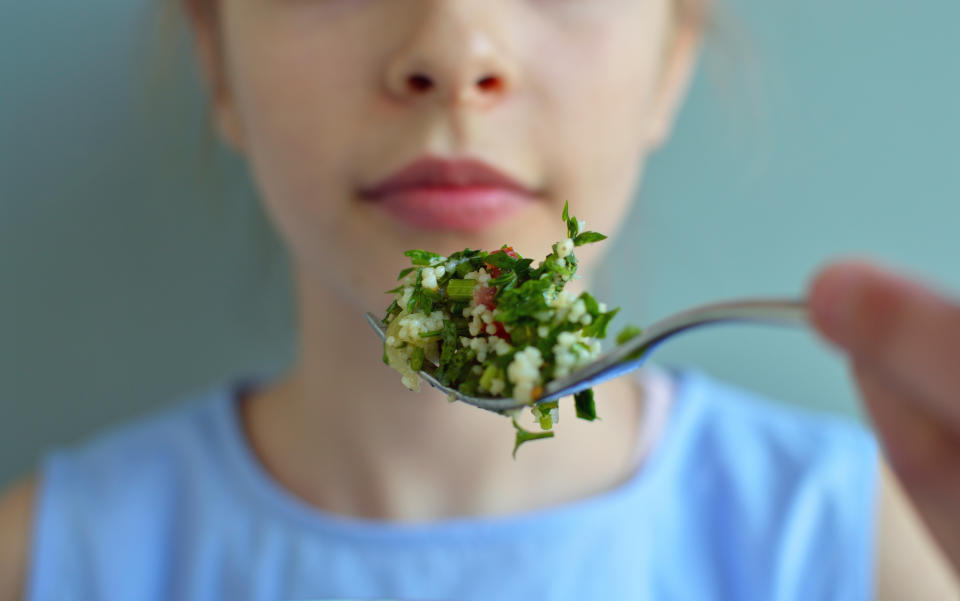 Un nuevo estudio sugiere que, aunque sean buenas para el corazón, las dietas vegetariana y vegana son un riesgo para el cerebro y aumentan el riesgo de ictus. (Foto: Getty)