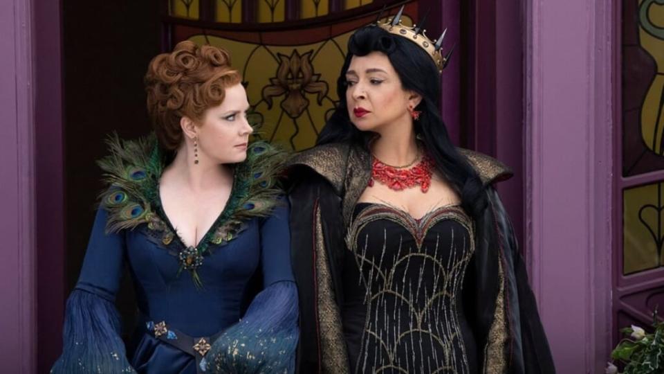 amy adams and maya rudolph in disenchanted