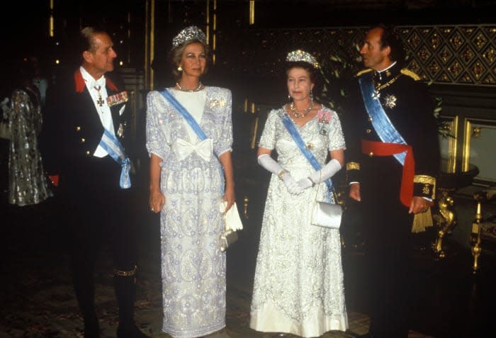 Isabel II y el duque de Edimburgo con los reyes Juan Carlos  y Sofía