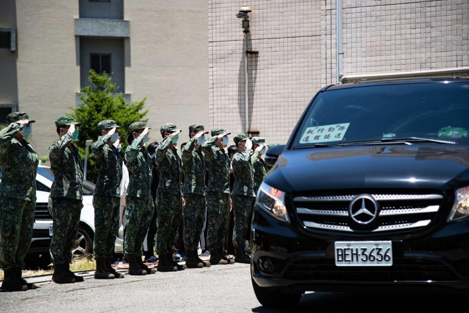 國軍新竹醫院1130移靈。（國防部提供）