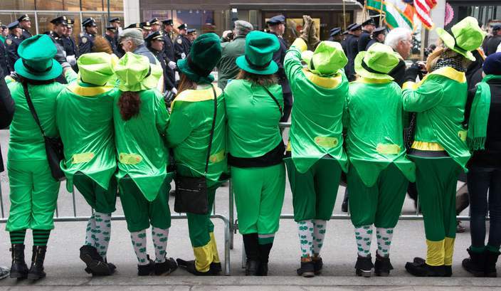 À la Saint-Patrick, le vert est à la fête. Mais pourquoi ? (Getty)