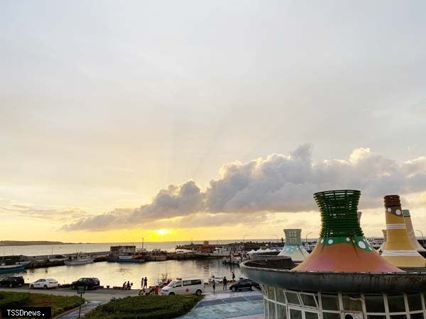 浪漫夕陽海景。（圖：新北市漁業處提供）